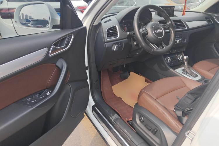 Used Audi Q3 2015 35 TFSI Comfort Model Driver Seat