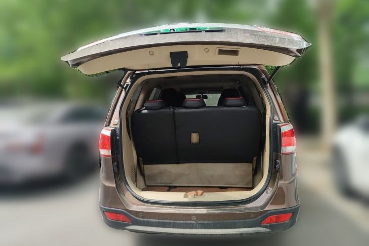 Used Baojun 730 2014 1.5L manual luxury trim 7 seats Trunk