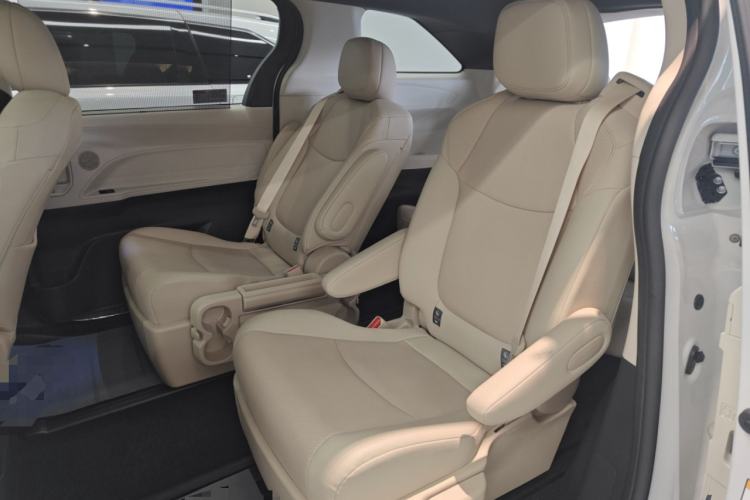 Used Toyota SIENNA 2021 2.5L Hybrid Luxury Edition Left Rear Seat