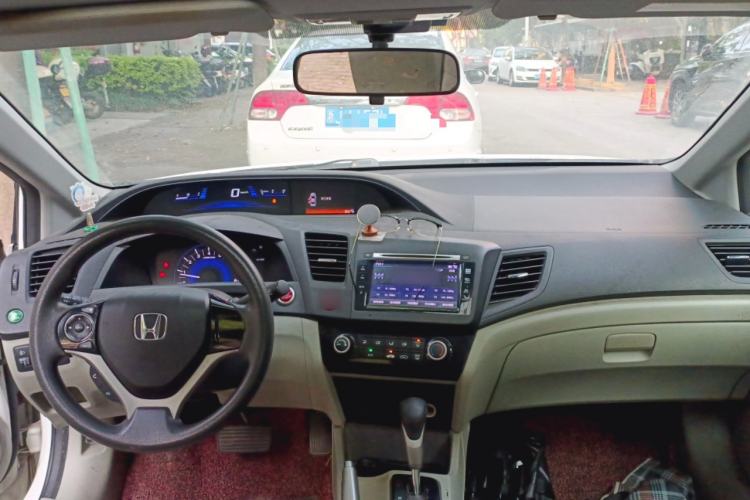 Used Honda Civic 2014 1.8L automatic comfort version Center Console