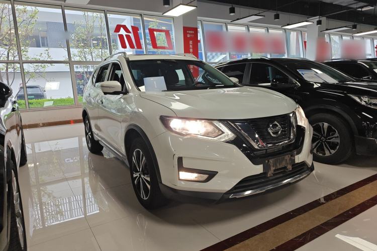 Used Nissan X-Trail 2017 2.5L CVT Luxury Edition 4WD Front Right 45 Deg