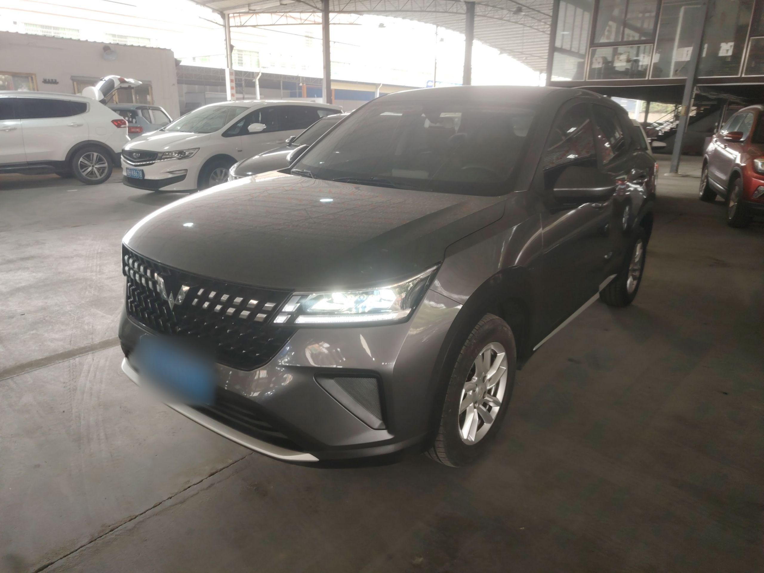 Под передней частью автомобиля