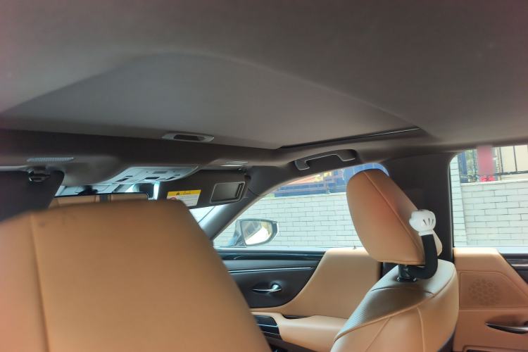Used Lexus ES 2020 300h Premier Edition Headliner