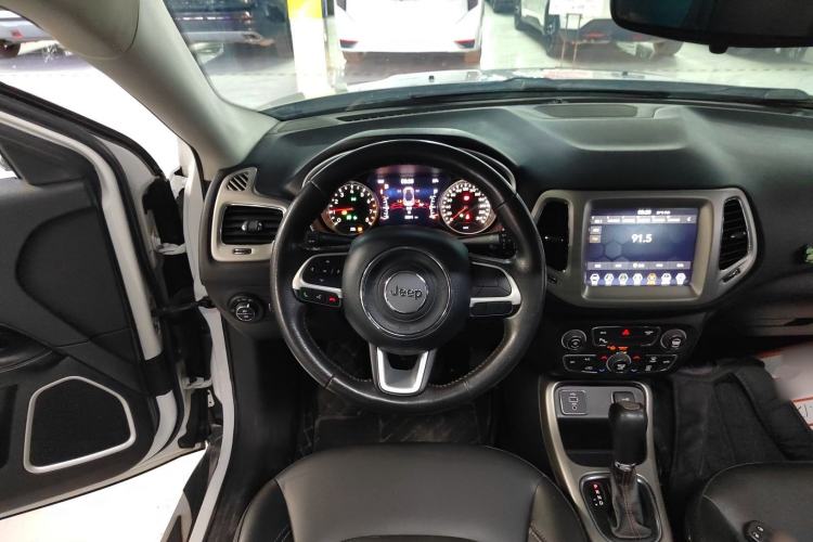 Used Jeep Compass 2017 200T Automatic Family Edition Steering Wheel