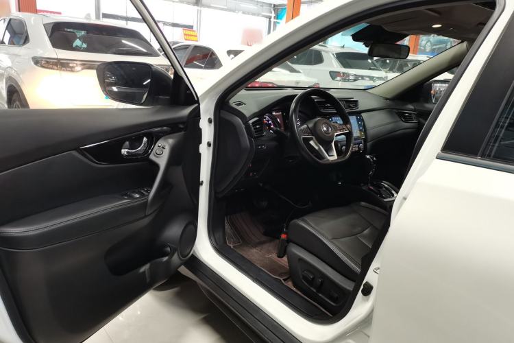 Used Nissan X-Trail 2022 2.0L Two-Wheel Drive Smart Connect & Comfort Edition Driver Seat