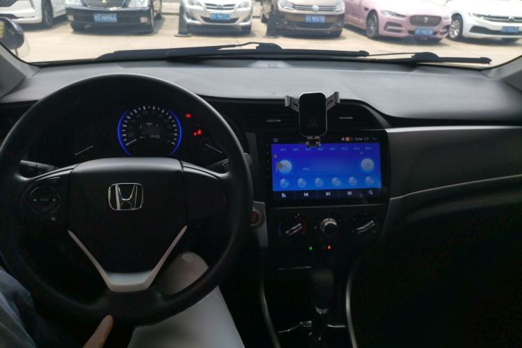 Used Honda Crider 2016 1.8L CVT Luxury Edition Center Console