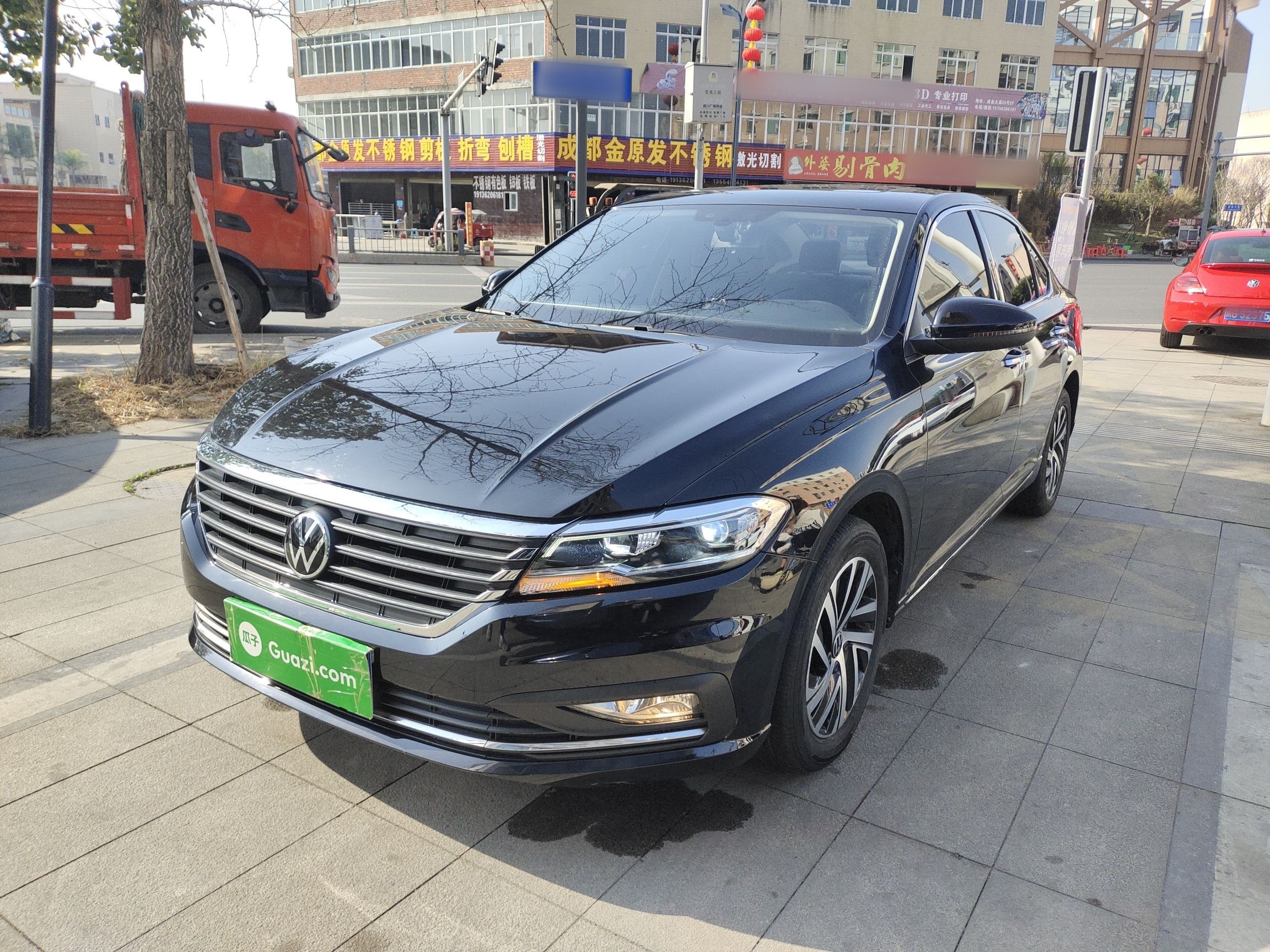 Под передней частью автомобиля