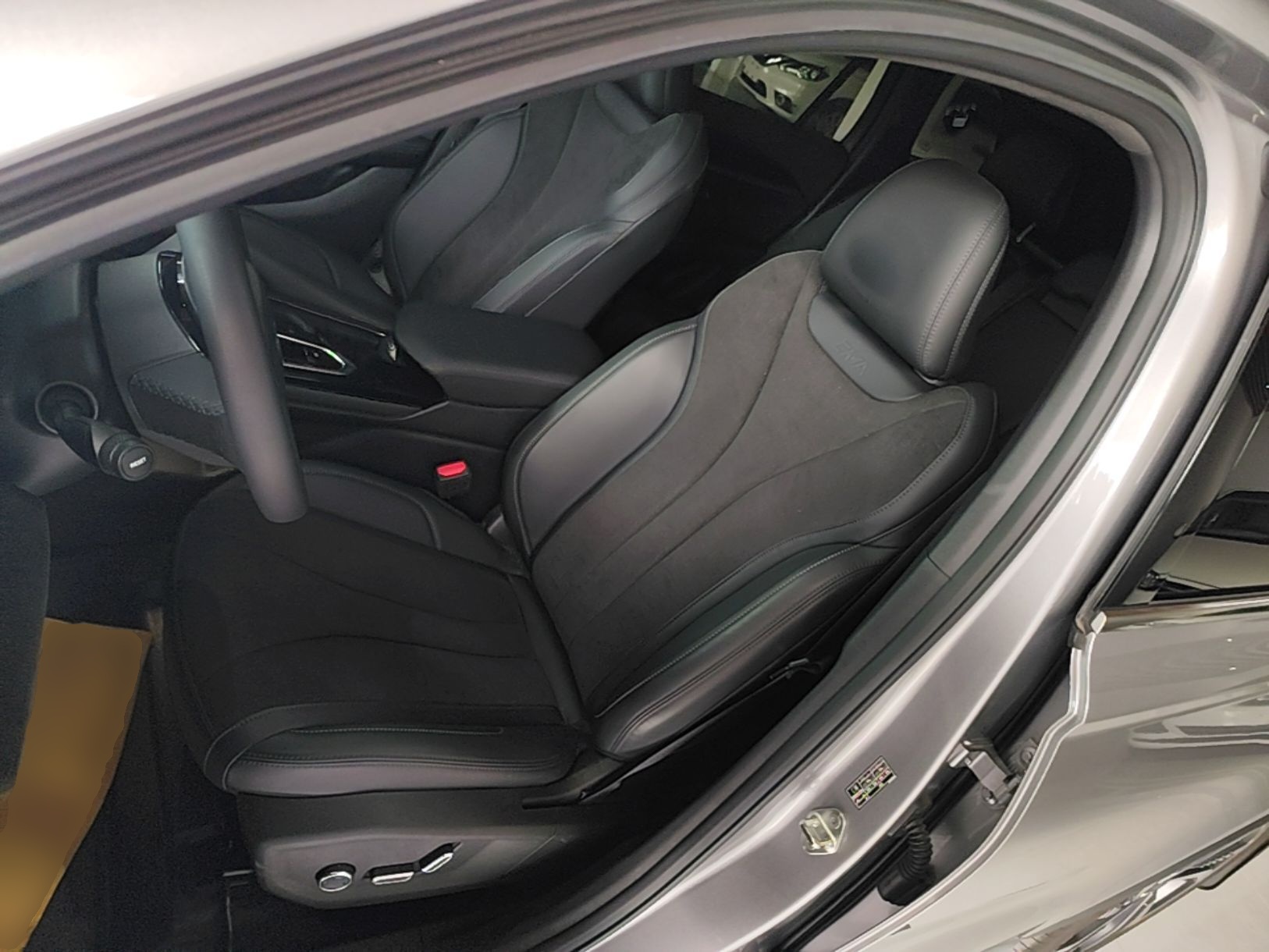 Geely Auto Monjaro L 2024 2.0TD High-Power Automatic Two-Wheel Drive Skyline Edition — снимка 17