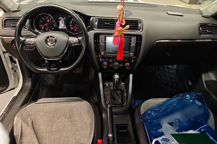 Used Volkswagen Sagitar 2017 230TSI Automatic Luxury Edition
