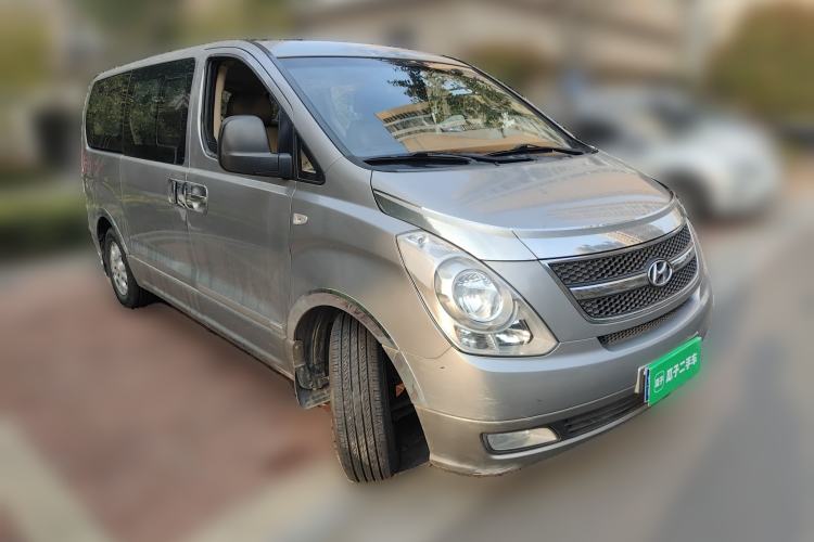 Used Hyundai H-1 Starex 2011 2.4L Luxury Edition Front Right 45 Deg
