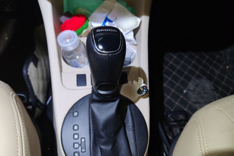 Used Skoda Fabia 2014 1.4L Automatic Crystal Edition Gear Lever