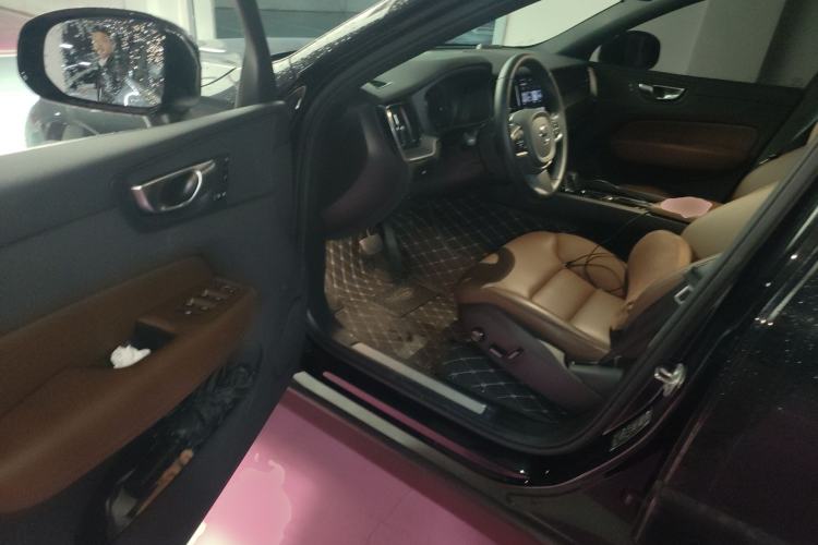 Used Volvo XC60 2025 B5 4x4 Smart Luxury Edition
