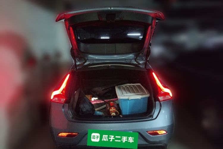 Used Volvo V40 2019 T3 Zhiyi Edition Trunk