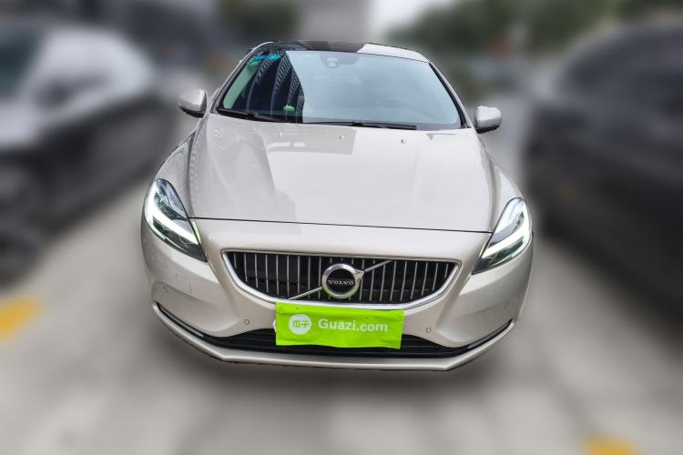 Used Volvo V40 2019 T3 Smart Luxury Edition