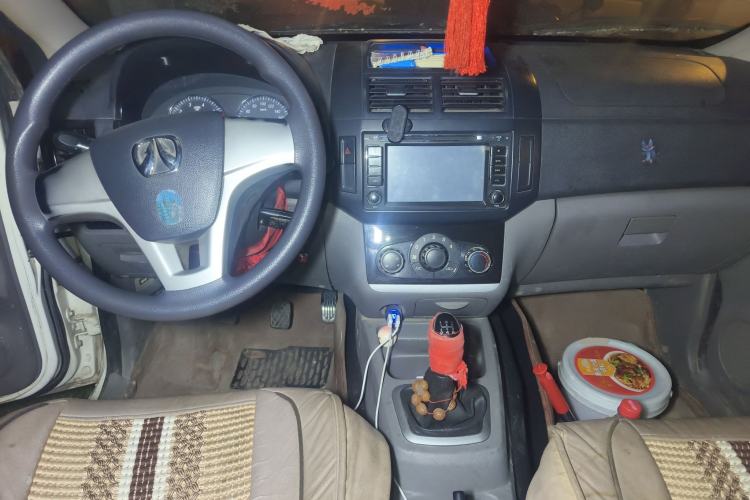 Used BAIC Weiwang M20 2014 1.5L practical type BJ415A Center Console