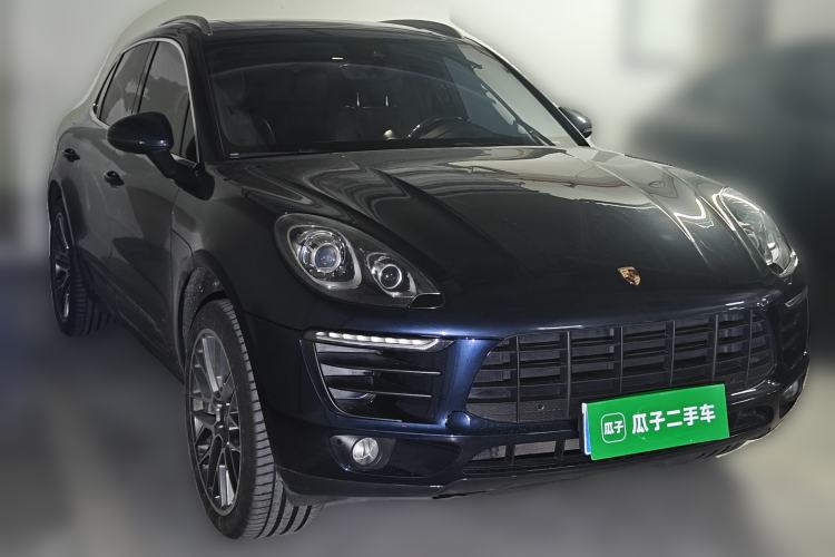 Used Porsche Macan 2017 Macan 2.0T Front Right 45 Deg
