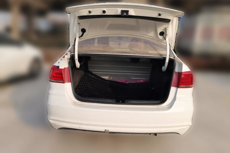 Used Volkswagen Santana 2016 1.4L Manual Fashion Edition Trunk