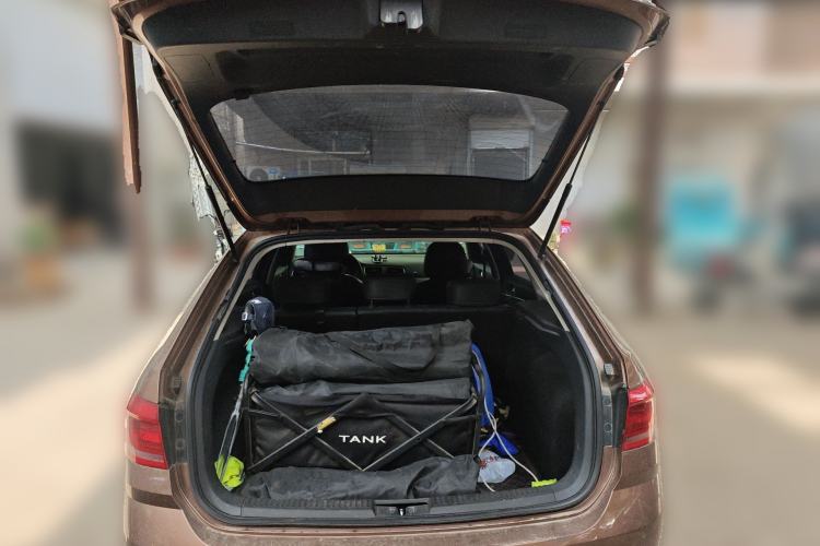 Used Volkswagen Gran Lavida 2015 1.6L Automatic Comfort Edition Trunk