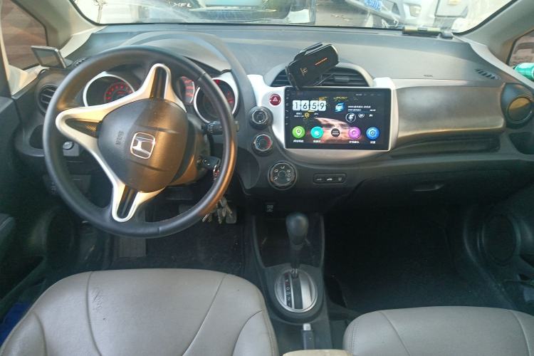 Used Honda Fit 2011 1.3L automatic comfort version
