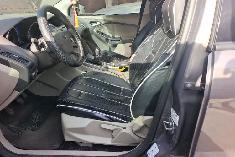 Used Ford Focus 2012 Sedan 1.6L Manual Comfort Model
