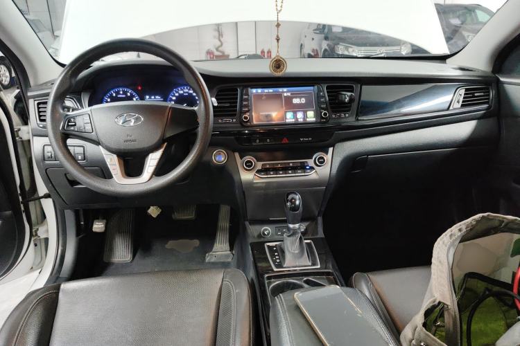Used Hyundai Mistra 2017 1.8L Automatic Smart GLS China V Standard Center Console