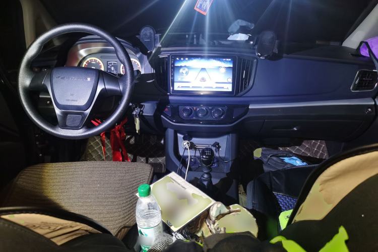 Used FORTHING Lingzhi 2024 M5L 1.5T Manual Comfort 7-Seater Center Console