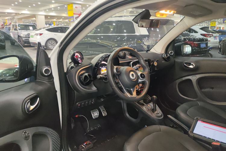 Used smart fortwo 2017 1.0L 52kW New Sound Special Edition China V Emission Standard
