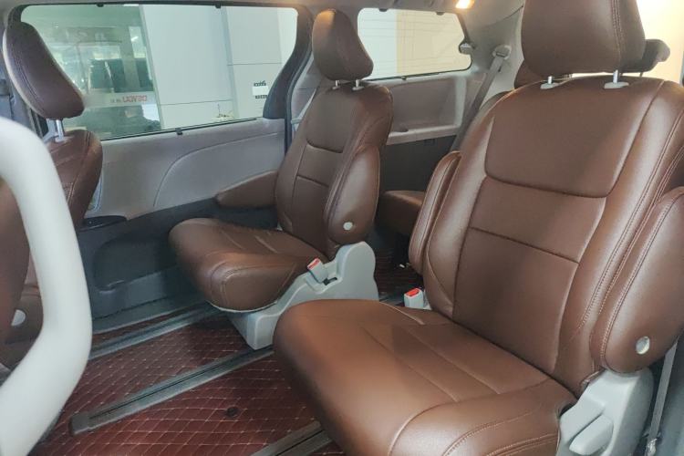 Used Toyota Sienna (Parallel Import) 2018 3.5L Four-Wheel Drive LE Trim 7 Seats U.S. Specification