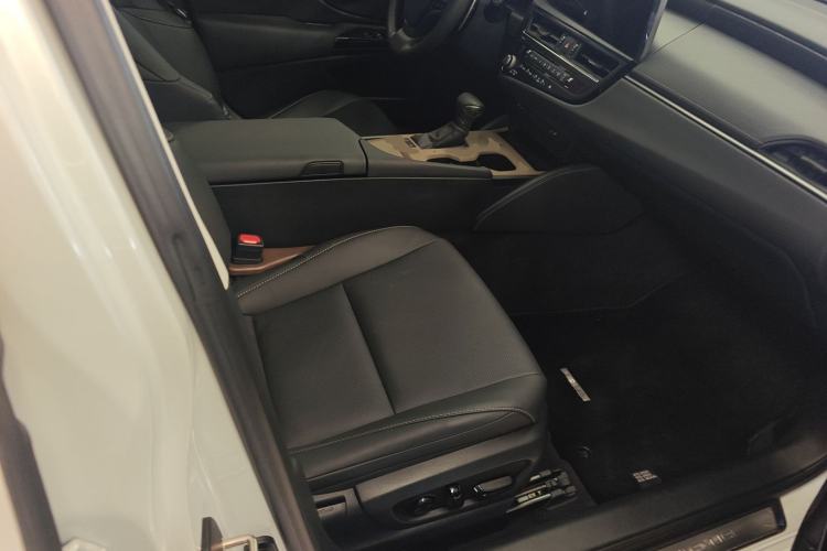 Used Lexus ES 2023 200 Excellence Edition
