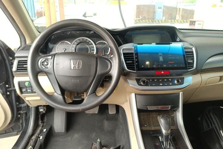 Used Honda Accord 2014 2.0L LX Comfort Edition Center Console