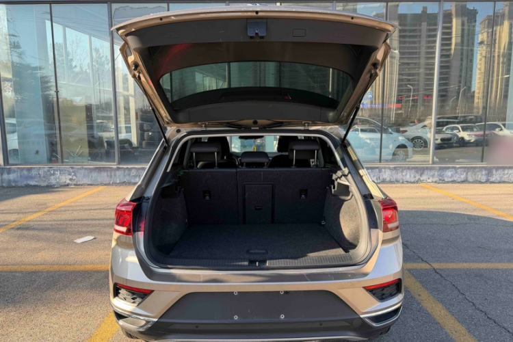 Used Volkswagen T-ROC 2018 230TSI DSG Two-Wheel Drive Advanced Version China VI Standard Trunk