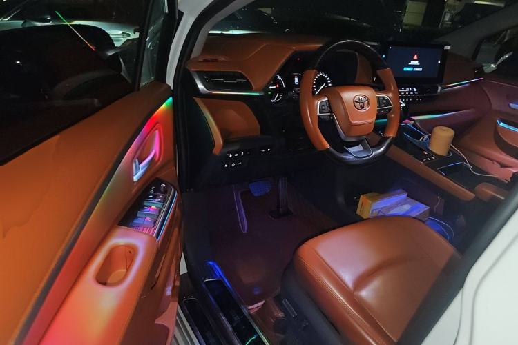 Used Toyota SIENNA 2023 2.5L Hybrid Comfort Edition Driver Seat