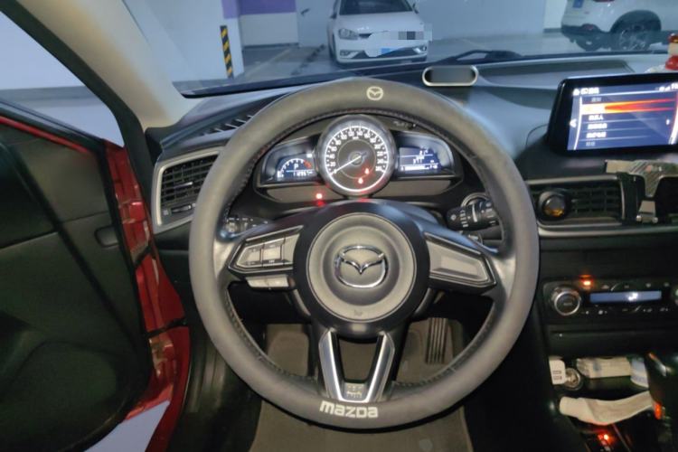 Used Mazda 3 Axela 2017 Hatchback 2.0L Automatic Luxury Model Emission Standard China V Steering Wheel