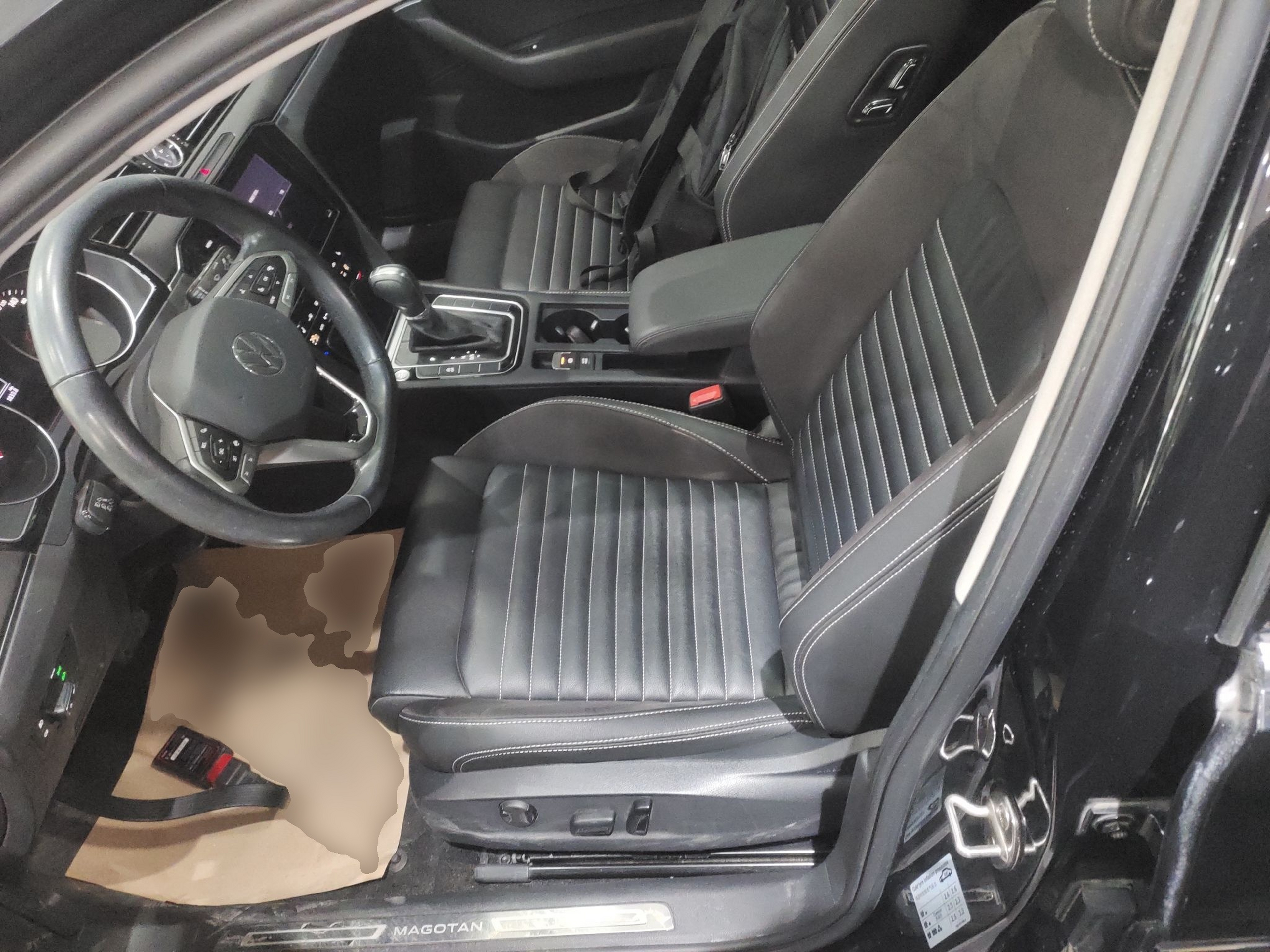 Переднее сиденье в автомобиле