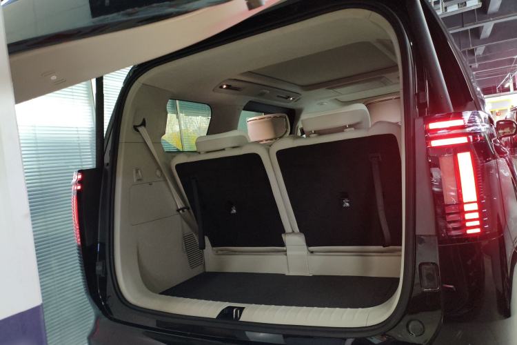 Used Volvo EM90 2025 Ultra Six-Seater Trunk