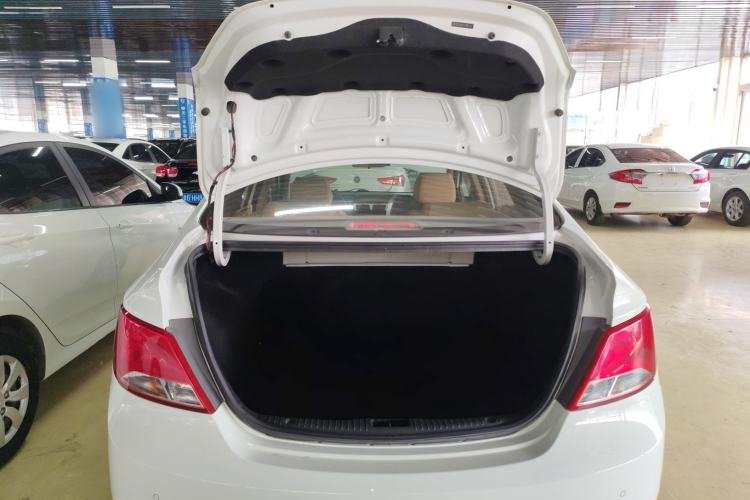 Used Hyundai Verna (older generation) 2014 1.4L Manual Smart GLS Trim Trunk