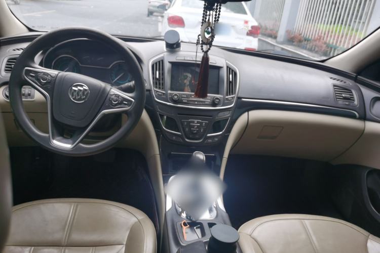 Used Buick Regal 2015 2.0L Elite Fashion Edition Center Console