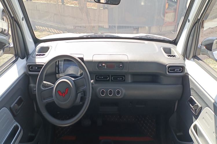 Used Wuling Zhiguang New Energy 2025 Model 305km Ambitious Edition Center Console