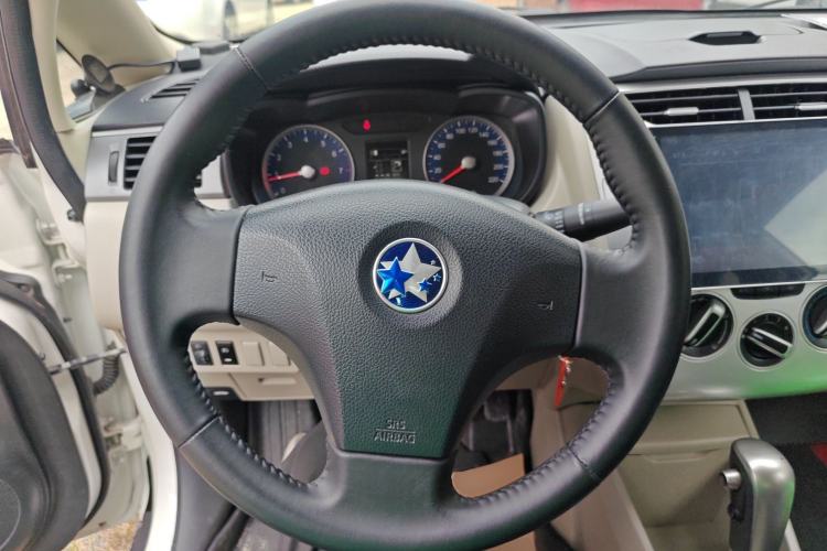 Used Venucia R50 2016 1.6L Automatic Elite Edition
