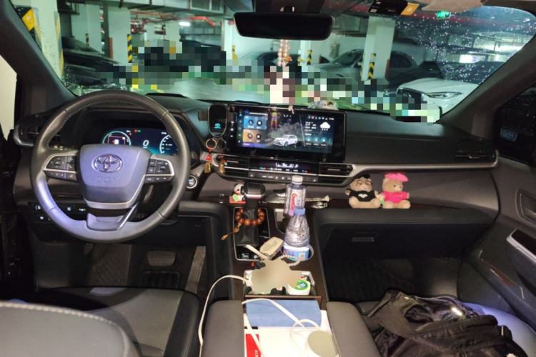 Used Toyota Granvia 2024 2.5L Hybrid Prestige PLUS Four-Wheel Drive Version Center Console