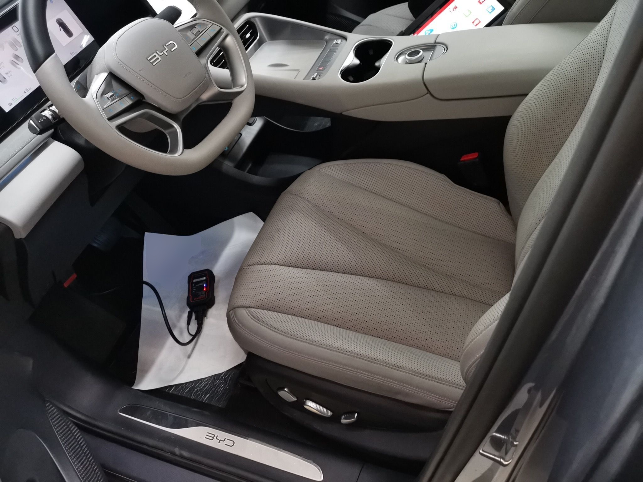 المقاعد الأمامية داخل السيارة