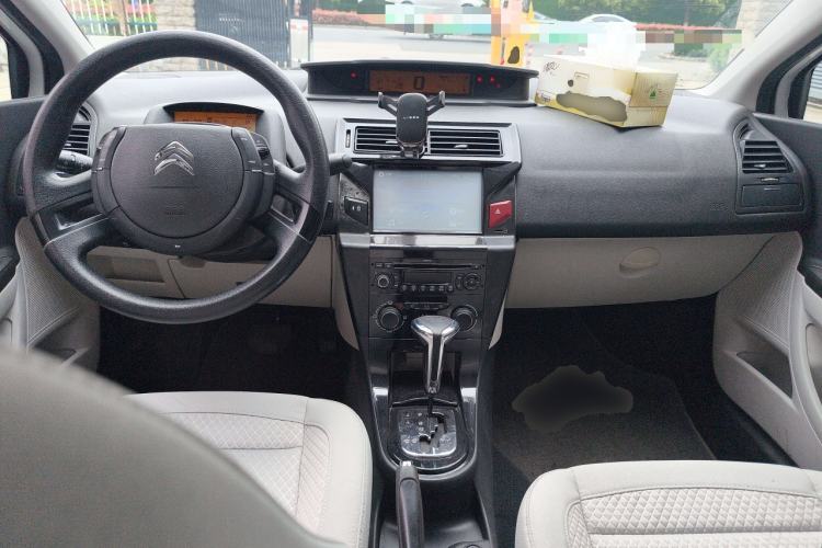 Used Citroen C-Quatre 2014 VTS Version 1.6L Automatic Prestige Model Center Console