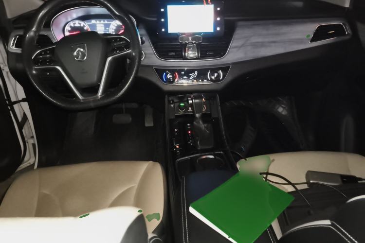 Used Baojun 730 2019 1.5T CVT Flagship Version 7 Seats China V Emission Standard Center Console