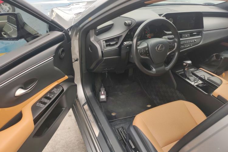Used Lexus ES 2021 300h Excellence Edition