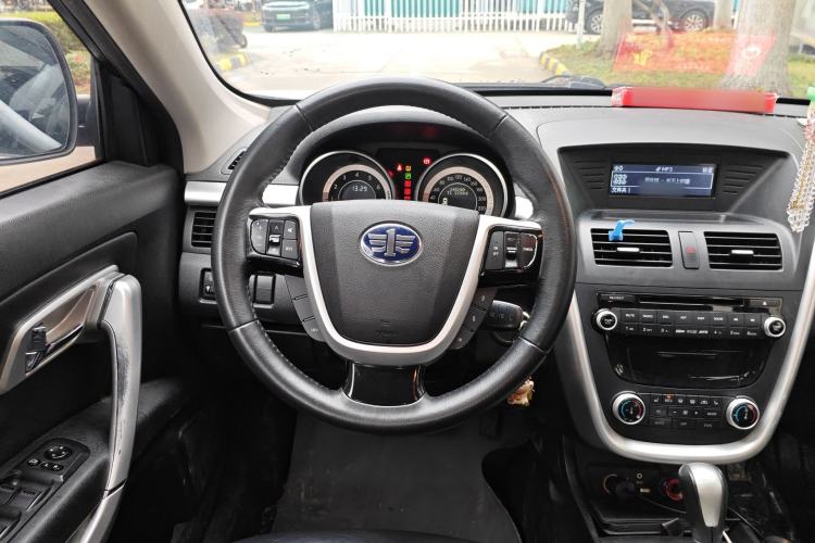 Used Bestune X80 2013 2.0L automatic luxury version
