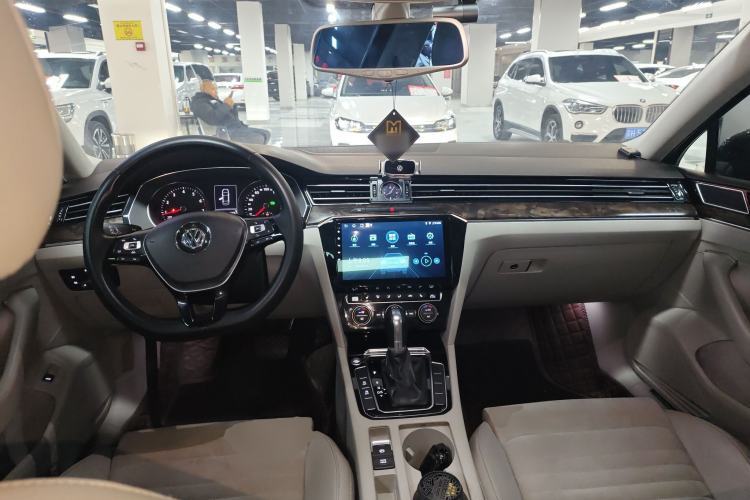 Used Volkswagen Magotan 2017 330TSI DSG Luxury Model
