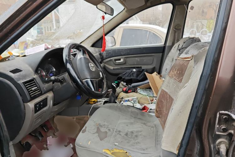 Used BAIC Weiwang M20 2014 1.5L practical type BJ415A Left Front Seat