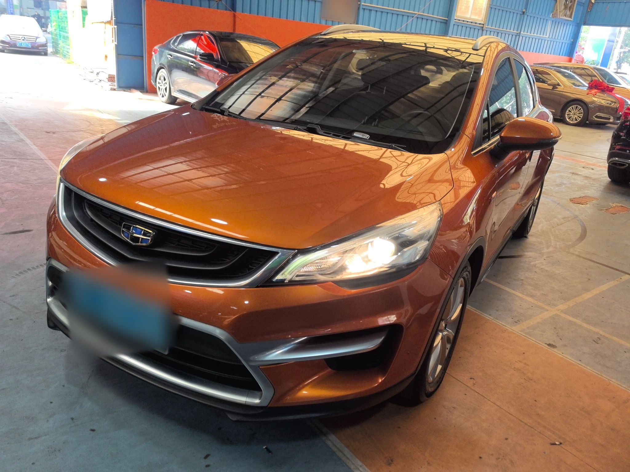 تحت مقدمة السيارة