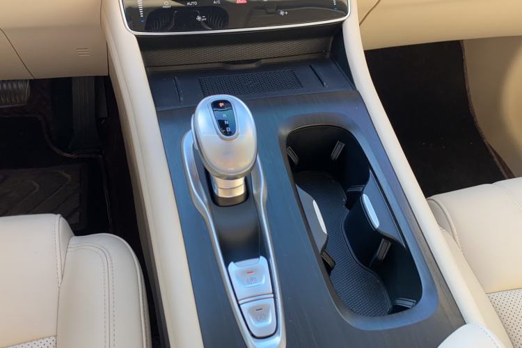 Used VOYAH Dream 2024 PHEV Extended-Range Premium Edition
