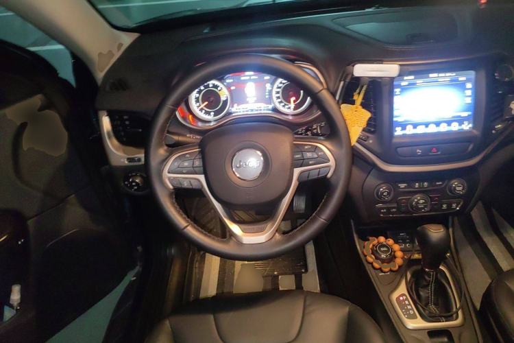 Used Jeep Cherokee 2016 2.4L Professional Smart Version Steering Wheel